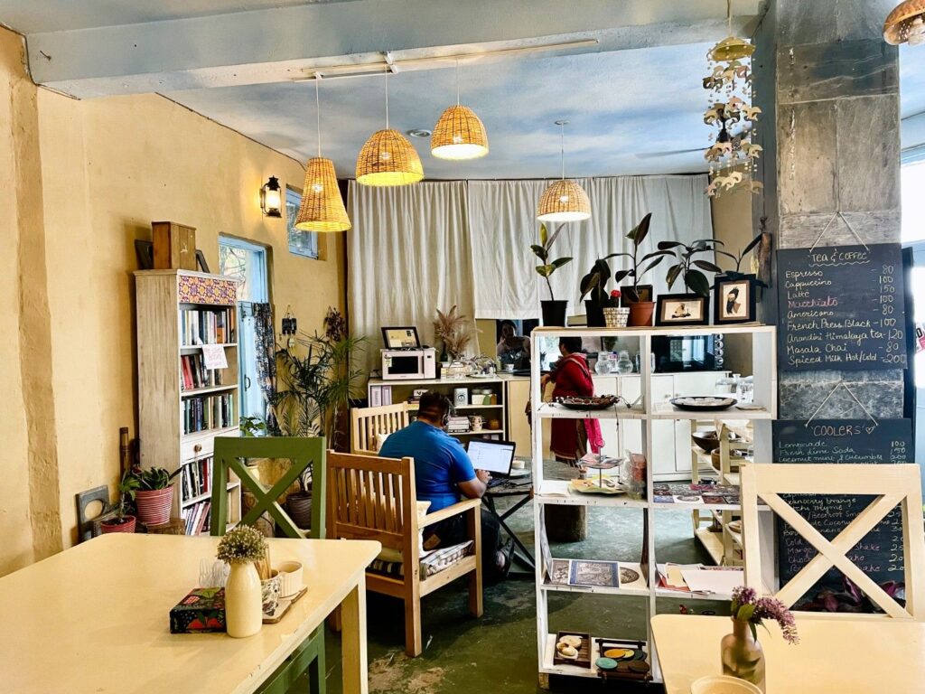 Fat TeaPot Cafe, Rakkar